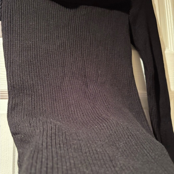 Black Off-Shoulder Ribbed Sweater - Picture 3 of 4
